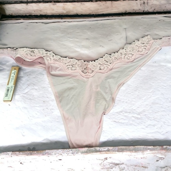 SKIMS Other - NWT SKIMS FITS EVERYBODY BABY PINK LACE THONG XL